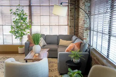 Image de Free Garage & King Bed - Brick Loft in Downtown Roanoke - Walk to everything