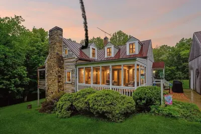 Image de Charming 3-bedroom rebuilt Cabin in Waterford, Va
