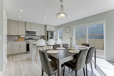 Image de Eden Homes | Sleeps 6 | 2. 5 Bathroom | Parking | 15 Mins to West Edmonton Mall