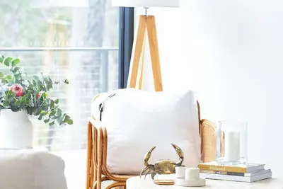 Image de White Beach Retreat - Luxury With Water Views