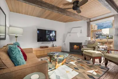 Image de Mountain-View On Main St Aspen. 4 Blks To Gondola. Walk To, Dining, Shopping. W/D, Fp, Hot Tub