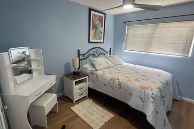 Image de South Gate - 2 Bedrooms - Quick Drive to Hollywood & Beaches