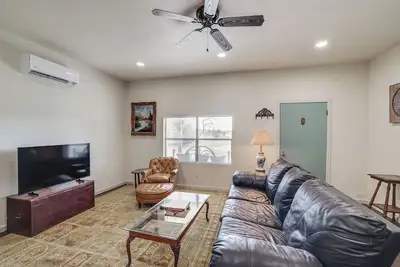 Image de Walk to Historic Square: Jacksboro Home w/ Yard