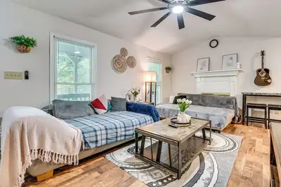 Image de Easy I-20 Access to Atl: Suburban Retreat w/ Yard