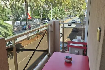 Image de Bord de mer à Menton. 2 pièces avec balcon et parking.