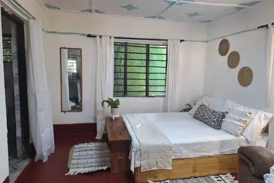 Image de Seaside Nook: Cozy Studio, 5-Min Walk to Bofa Beach & Mazingira Park