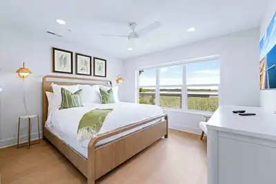 Marsh View Cottage with Pool + Boat Slip