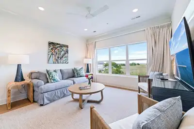 Winyah Bay Villa: Pool & Boat Slip