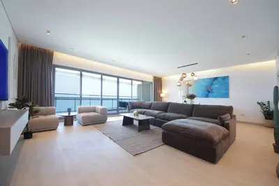 Image de 3-bedroom Beachfront apartment with private Beach access