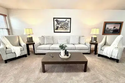 Image de King's Landing - 3br/2ba - South Lubbock