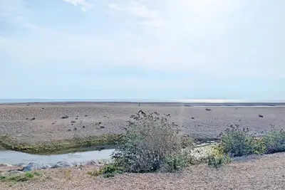 Image de Shepherd's Hut on the Beach - Pagham  - sleeps 2 guests  in 1 bedroom