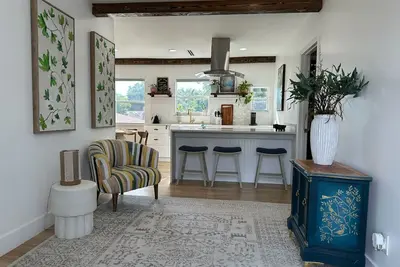 Image de Private duplex (second floor) centrally located to beaches and the city of Miami.