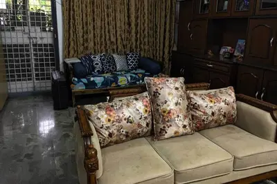 Image de Centrally located 2 bedroom house with local help