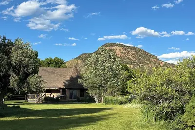 Image de Cozy Ranch Guest House - Mountain Views & Creekside Paradise