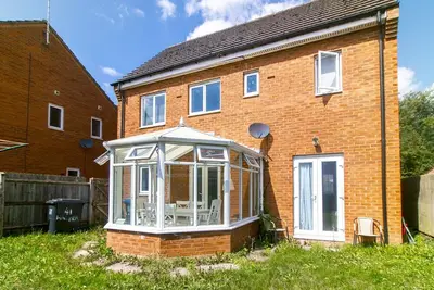 Image de Pass the Keys | Spacious 4-Bedroom Home | Prime Hatfield Location