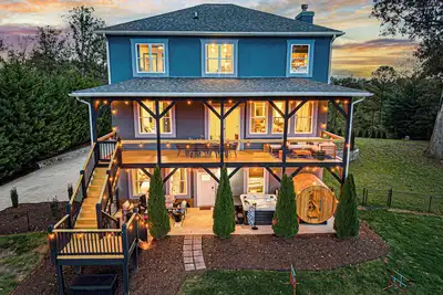 Image de Woodford Retreat – Epic Mountain Escape w/ Hot Tub, Theater, Game Room, & Views