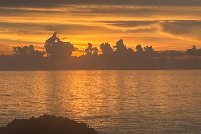 Image de Large 3 Bed Pool View Condo Set Amid Tropical Gardens With Great Shore Diving