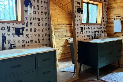 Image de “Scout’s House” cabin on 2 acres \nDog Friendly!