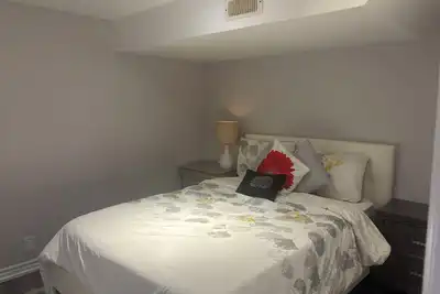 Image de Beautiful, newly renovated, very well maintained and clean studio basement,