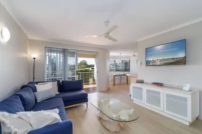 Image de 3 Bedroom Coastal Comfort Urangan Apartment