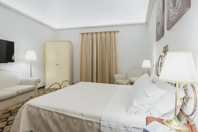 Image de Elegant old Sicilian style apartment in historic center