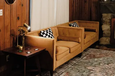 Charming Retro 2-bedroom house with Ac, Fully Stocked Kitchen, Firepit, Laundry