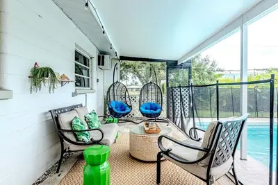 Image de Old Florida Charmer in Venice, Fl. Private Pool + King Bed+Parking for Boats/RVs