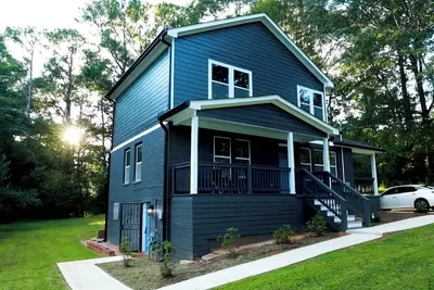 Image de Luxury 4br 4ba • In-law suite • Firepit Lounge