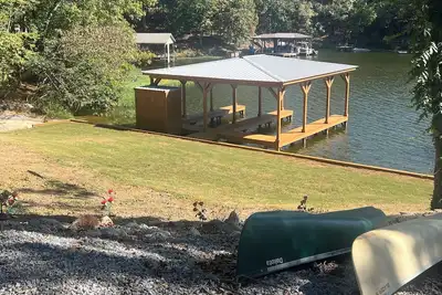 Image de Waterfront Retreat on Lay Lake with Pool