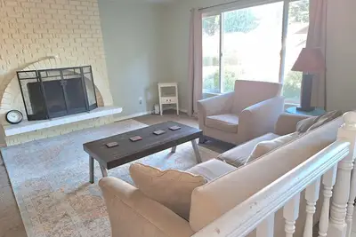 Image de Cozy room in a quiet house and safe neighborhood.