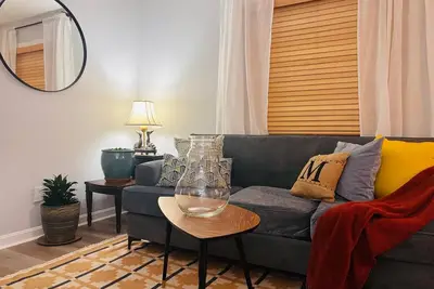 Image de Stylish Stay in the Heart of Decatur • King Bed + Modern Touches