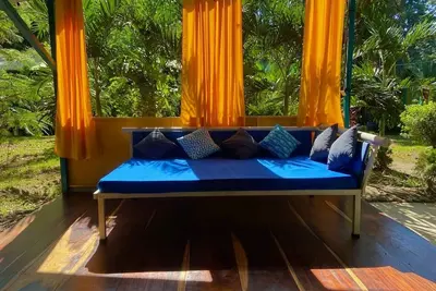 Image de Enchanting 1-bedroom. Just a short  6 minute walk to the beach and town