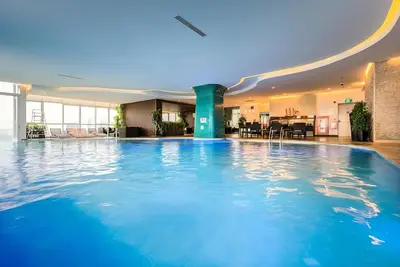 Image de Charming 1-bedroom Studio for 4 with Balcony Pool Gym in Luxury Center Building