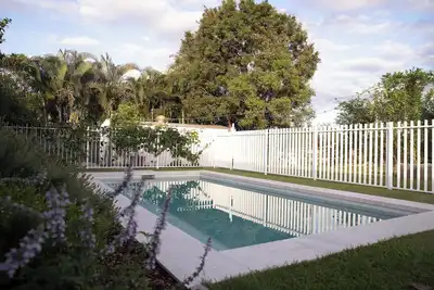 Image de Countryside Cottage - Family Friendly Poolside Oasis 5 mins from town!