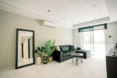 Image de Family-Friendly 2br Apt at Mackenzie Area, Pool available, 10 Min Walk to Beach!