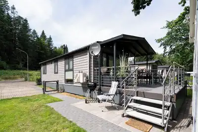 Image de Detached mobile home with 2 bedrooms, garden and covered terrace in