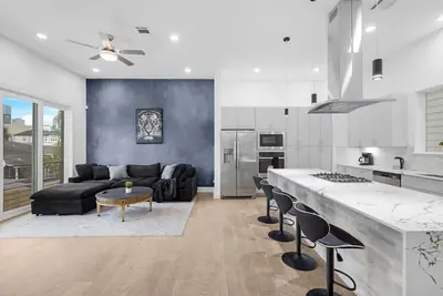 Image de Two Spacious Homes Combined! Group or Family Stays