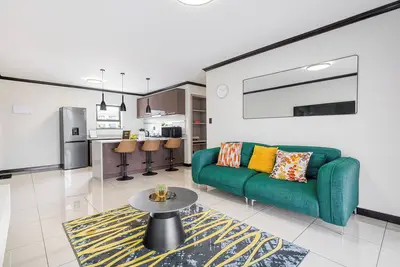 Image de The Midrand Oasis - modern 1-bedroom apartment with a pool, Wi-Fi, full kitchen