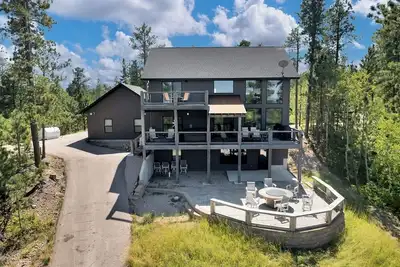 Image de Whispering Woods Peak. Come see the views?