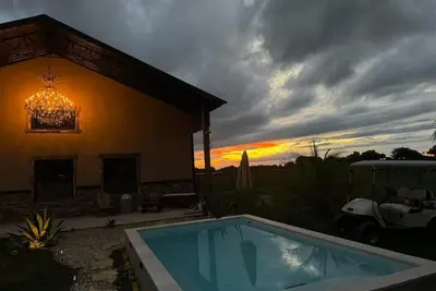 Image de Bring your Horses! ! - Barndominium with 6 stalls and attached paddocks- 10 acres