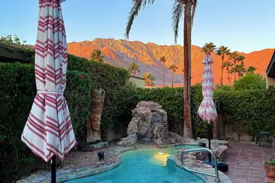 Image de Spa-like Palm Springs 2br Villa with Waterfall Pool, Sauna & Mountain Views