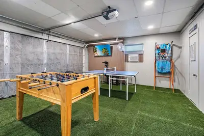 Image de Mins to Beach + Heated Pool + Game Room