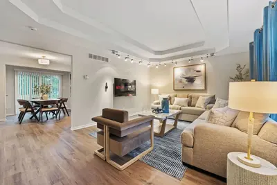 Image de Spacious 4br Home Family & Pet-Friendly  2 Living Rooms + Game Fun in Plainfield