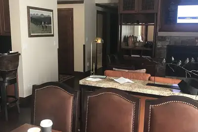 Image de 3-bedroom apartment in charming Aspen with Ac, fitness room