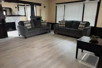 Image de Spacious 2 Br/ 2 Ba downstairs apartment- Perfect for Families or Groups.