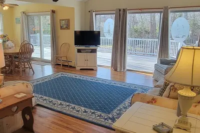 Image de Spacious 5-bedroom house in Southampton. Location! Location! Location! Private