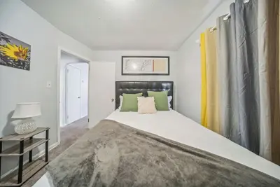 Image de Cool 2-bedroom house with Ac in vibrant Cleveland