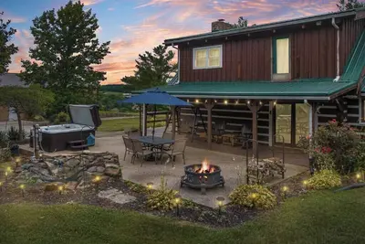 Image de Cabin: Hot-Tub, Pickleball, Speakeasy, Bourbon Trail