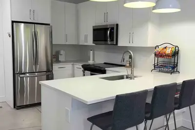 Modern Apartment Near Downtown Denver