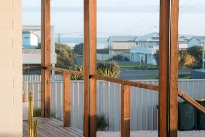 Image de Day Street Retreat—Family Haven by Middleton Beach